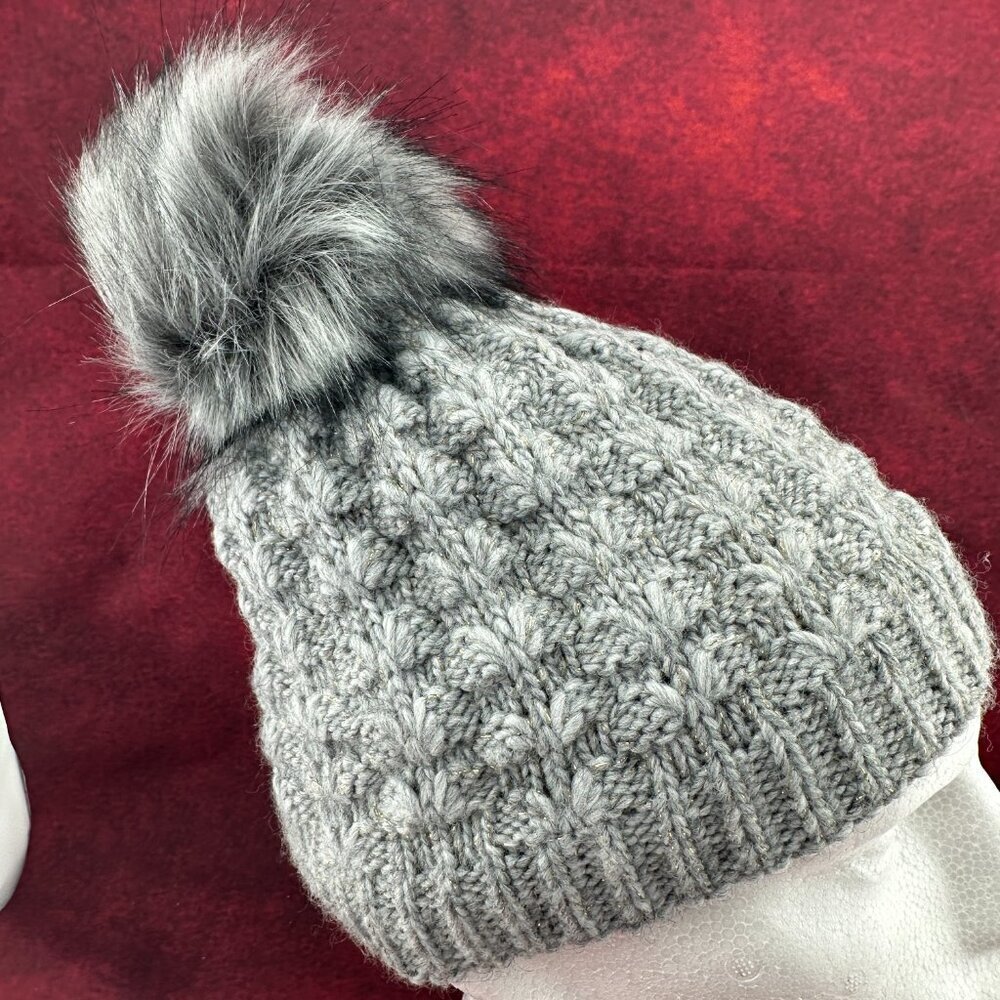 GRAY CABLE KNIT BEANIE WITH FAUX FUR POM POM - Picture 3 of 6